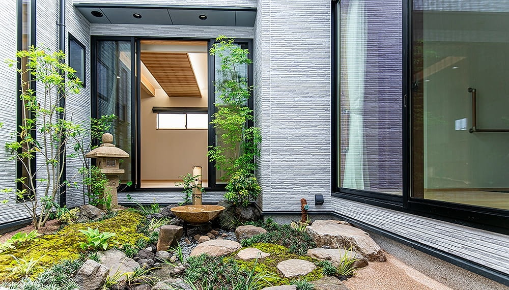 プライバシーを確保したロの字型の間取り ～茶室と中庭がある平屋～ アイキャッチ画像