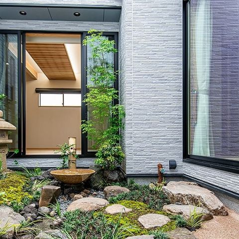 プライバシーを確保したロの字型の間取り ～茶室と中庭がある平屋～
