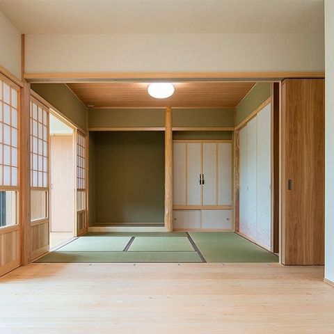 季節の花々を楽しむ　縁側のある平屋