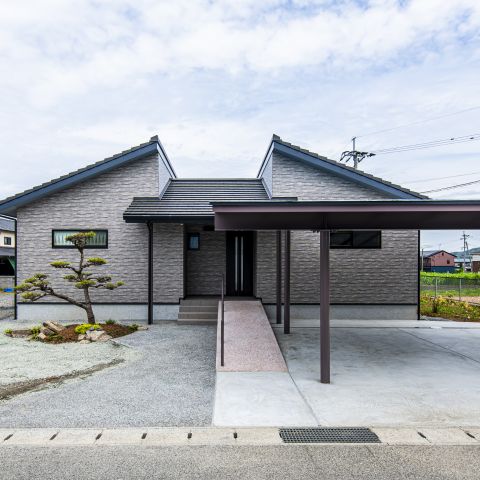 茶室と中庭がある平屋の住まい