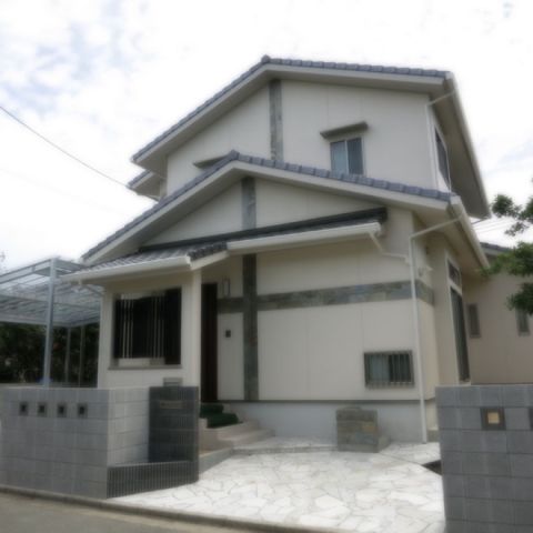 木が香り、柔らかな光があふれる家族に優しい家